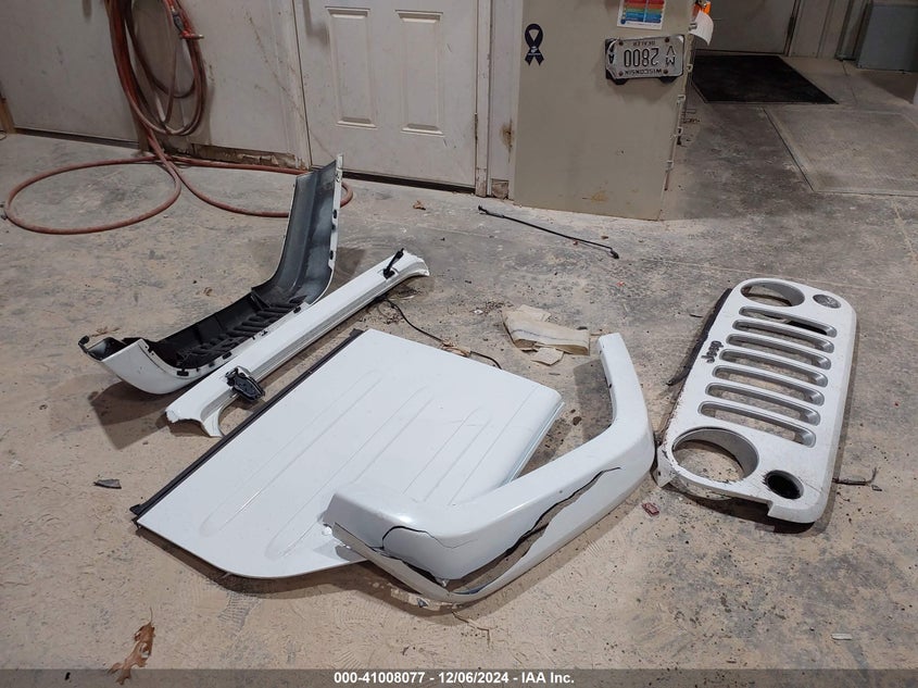 2016 JEEP WRANGLER UNLIMITED SAHARA - 1C4BJWEG5GL240006