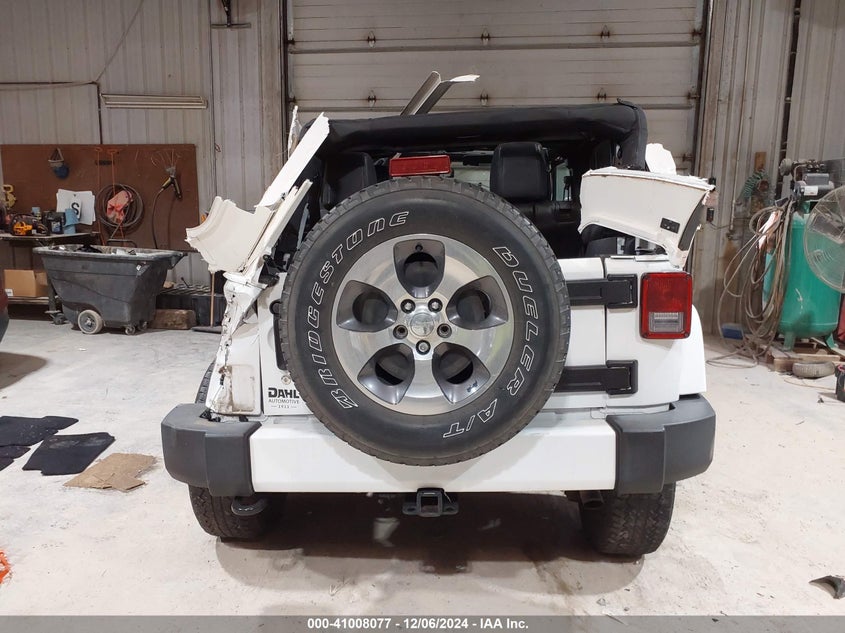 2016 JEEP WRANGLER UNLIMITED SAHARA - 1C4BJWEG5GL240006