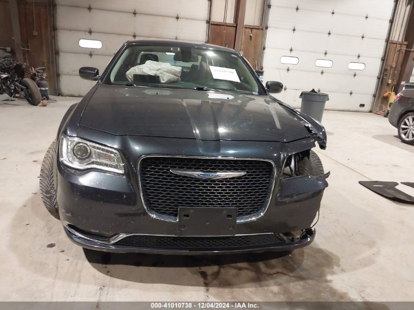 VIN 2C3CCARG6HH585883 2017 Chrysler 300, Limited Awd no.13