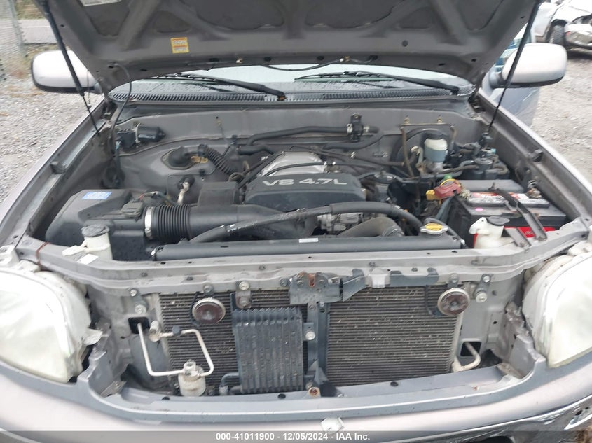 2000 Toyota Tundra Ltd V8 VIN: 5TBRT3811YS070220 Lot: 41011900