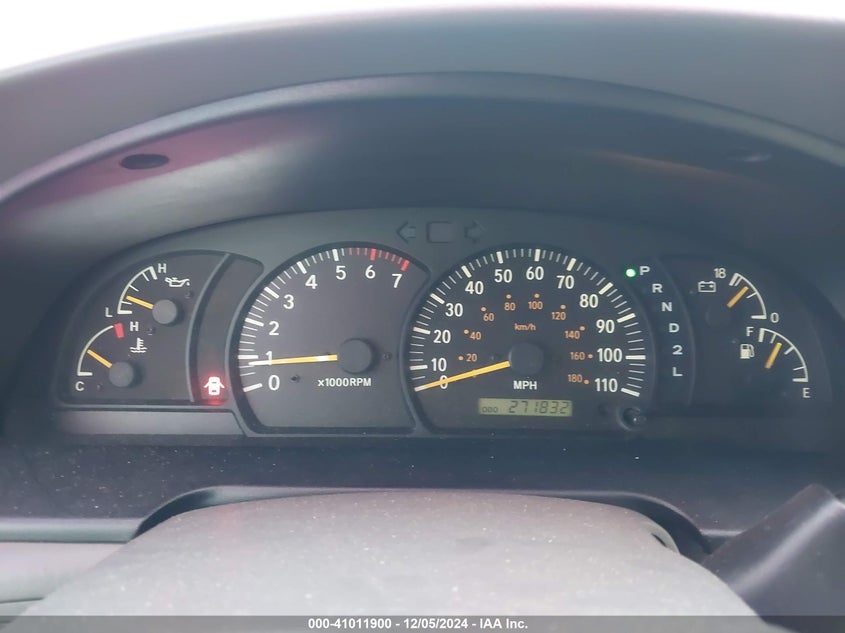 2000 Toyota Tundra Ltd V8 VIN: 5TBRT3811YS070220 Lot: 41011900