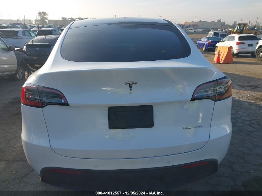 2022 Tesla Model Y Long Range Dual Motor All-Wheel Drive VIN: 7SAYGAEE0NF381840 Lot: 41012557