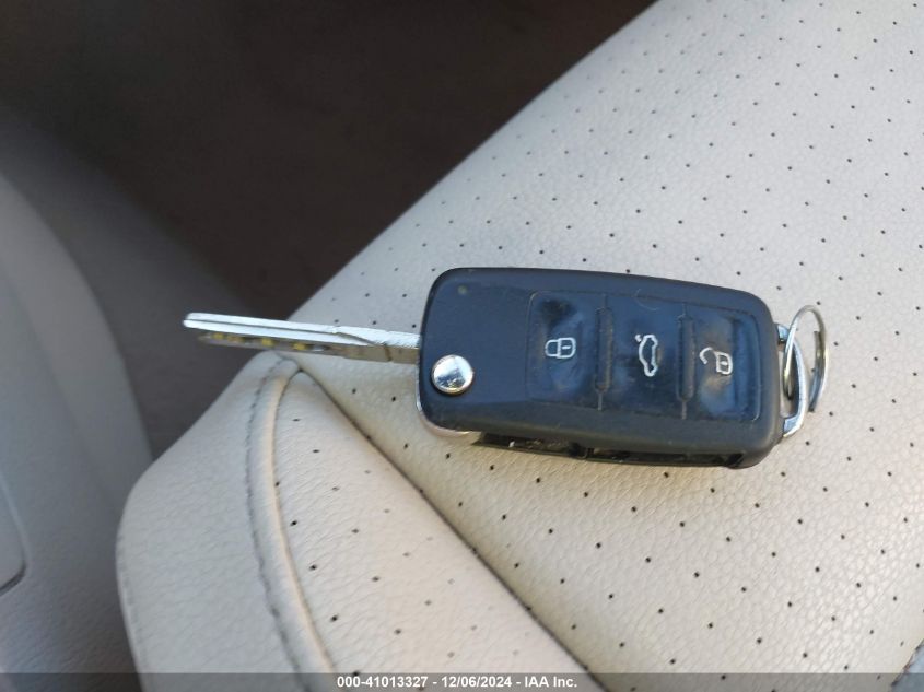 2012 Volkswagen Eos Komfort VIN: WVWBW7AH2CV007642 Lot: 41013327