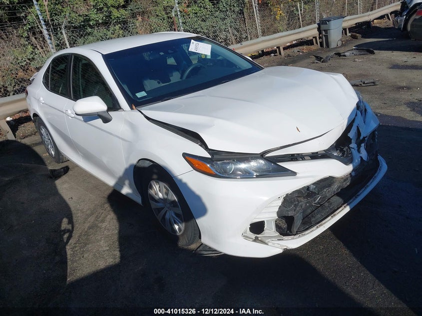 2018 TOYOTA CAMRY VIN: 4T1B11HK2JU041365