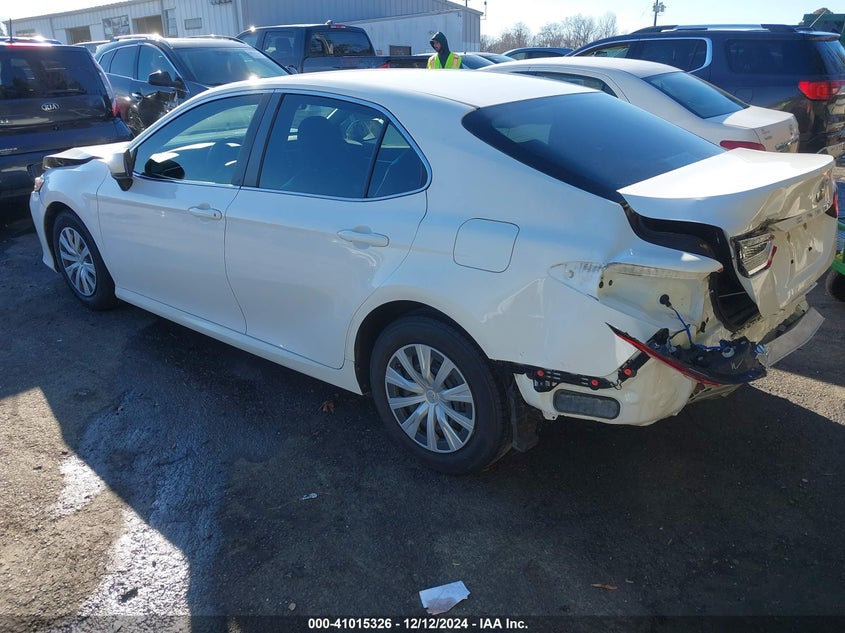 2018 TOYOTA CAMRY VIN: 4T1B11HK2JU041365