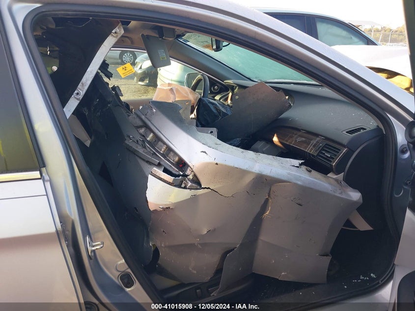2016 HONDA ACCORD VIN: 1HGCR2F98GA017185