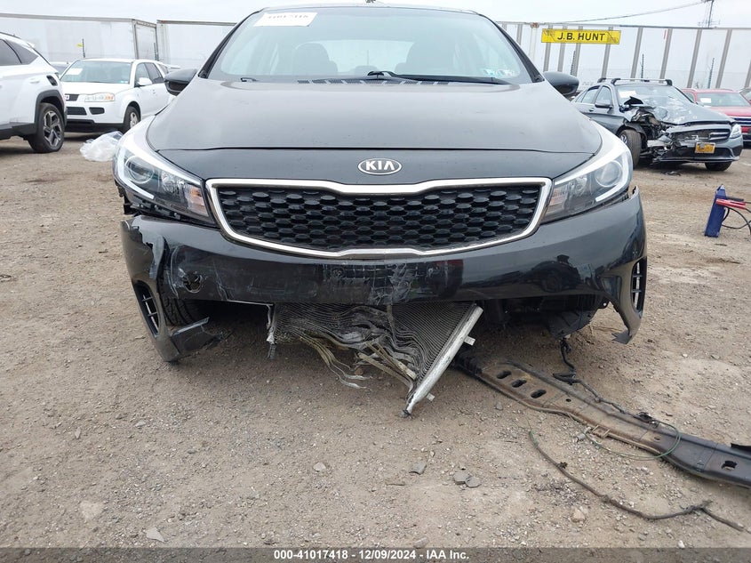 2017 KIA FORTE VIN: 3KPFK4A74HE014946
