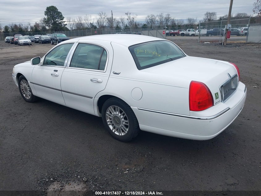 Vin: 2lnbl8cv6bx761394, lot: 41507341, lincoln town car 20113