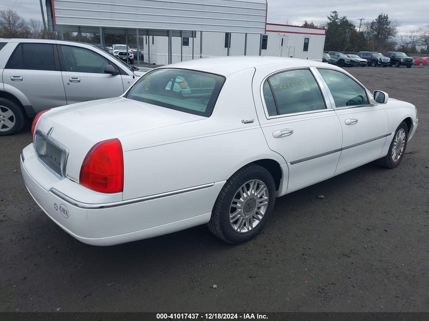 Vin: 2lnbl8cv6bx761394, lot: 41507341, lincoln town car 20114