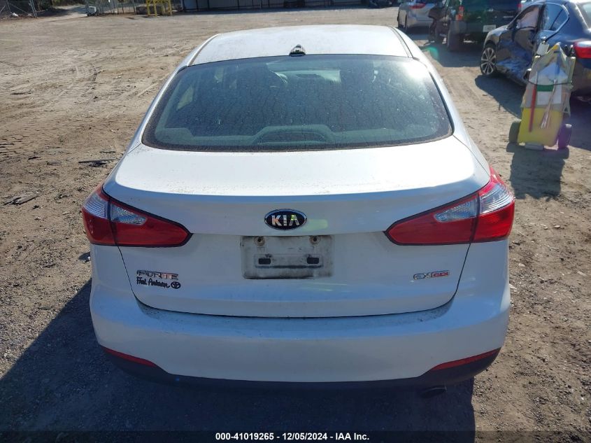 VIN KNAFX4A84F5386156 2015 KIA FORTE no.16