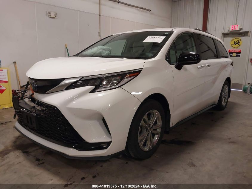 VIN 5TDDSKFC1PS108059 2023 TOYOTA SIENNA no.2