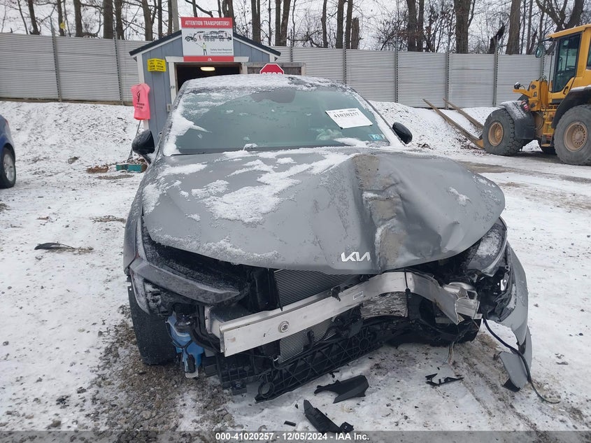 2025 KIA K5 VIN: KNAG64J7XS5282702