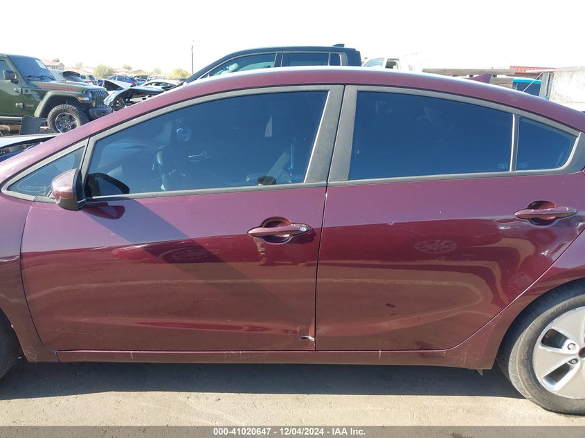 2017 KIA FORTE VIN: 3KPFK4A74HE040060