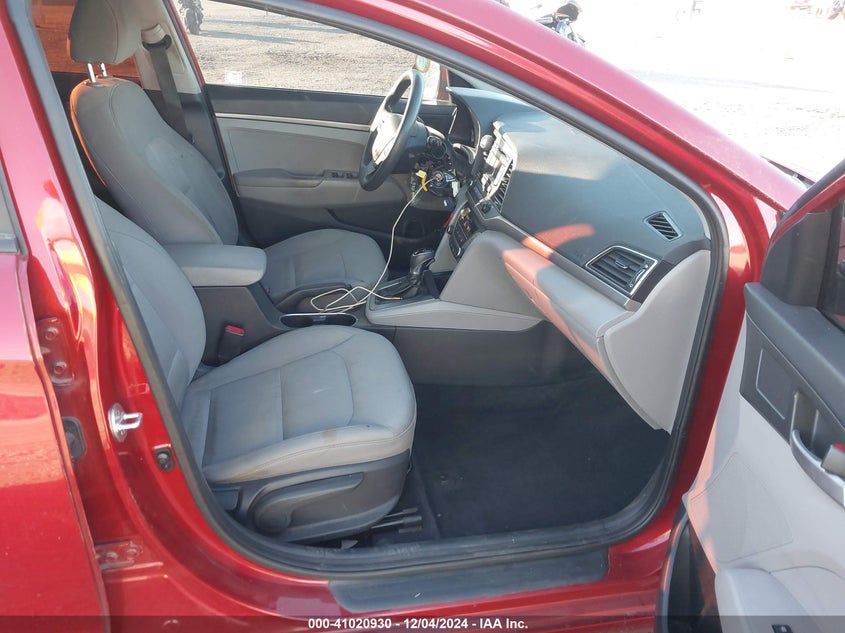 VIN 5NPD74LFXHH190716 2017 HYUNDAI ELANTRA SE