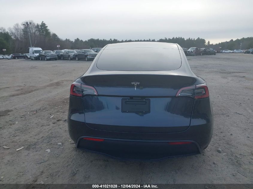 2025 Tesla Model Y Long Range Dual Motor All-Wheel Drive VIN: 7SAYGDED6SF242199 Lot: 41021028