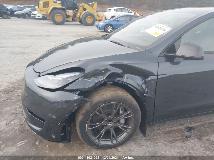 2025 Tesla Model Y Long Range Dual Motor All-Wheel Drive VIN: 7SAYGDED6SF242199 Lot: 41021028