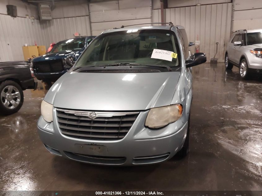 2005 Chrysler Town & Country Touring VIN: 2C4GP54L15R574762 Lot: 41021366