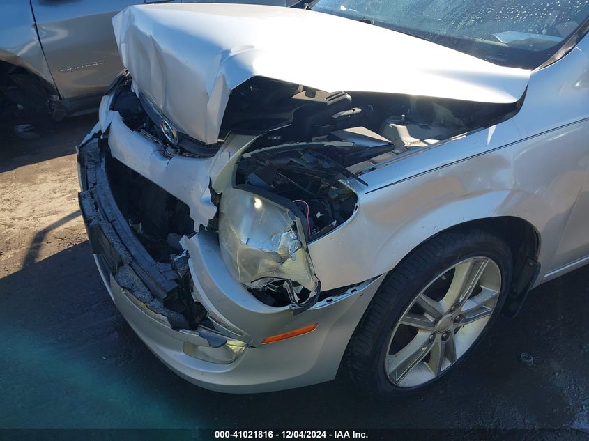 2010 HYUNDAI ELANTRA TOURING VIN: KMHDC8AE1AU068010