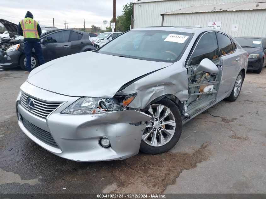 VIN JTHBW1GG2F2086648 2015 Lexus ES, 300H no.2