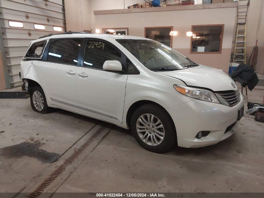 VIN 5TDYZ3DC7HS887801 2017 TOYOTA SIENNA no.1