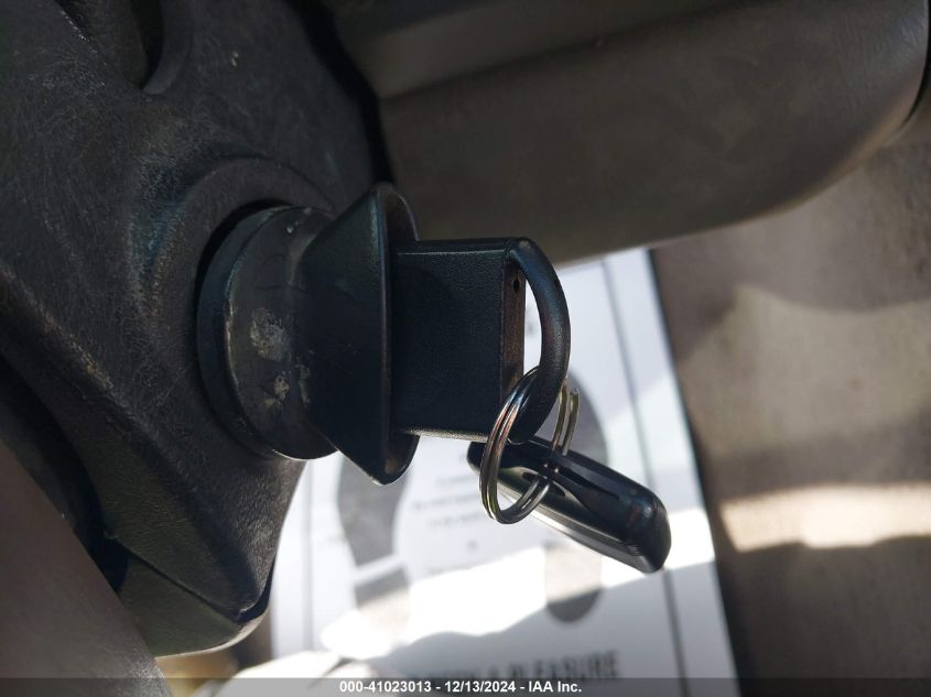 2000 Ford Excursion VIN: 1FMNU43S5YEE16103 Lot: 41023013