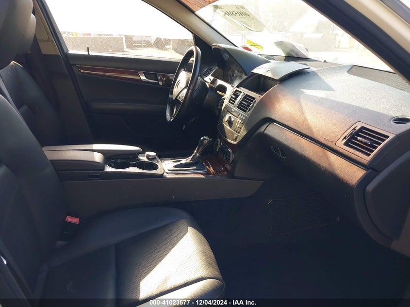 2008 MERCEDES-BENZ C VIN: WDDGF81XX8F175880