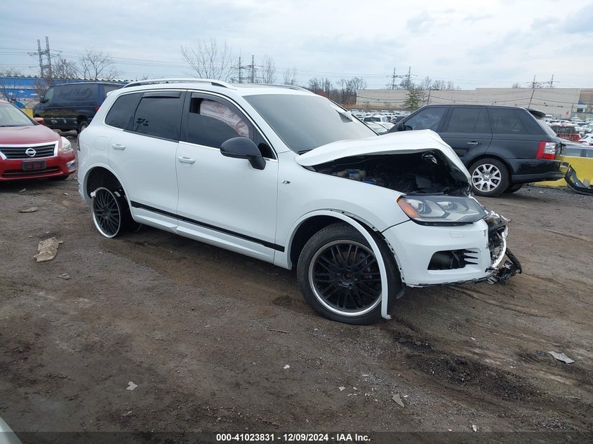 2014 VOLKSWAGEN TOUAREG 3.6L R-LINE - WVGDF9BP3ED002366