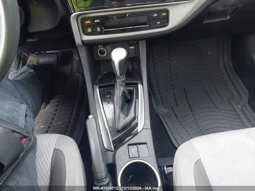 2018 TOYOTA COROLLA LE - 5YFBURHE7JP810542