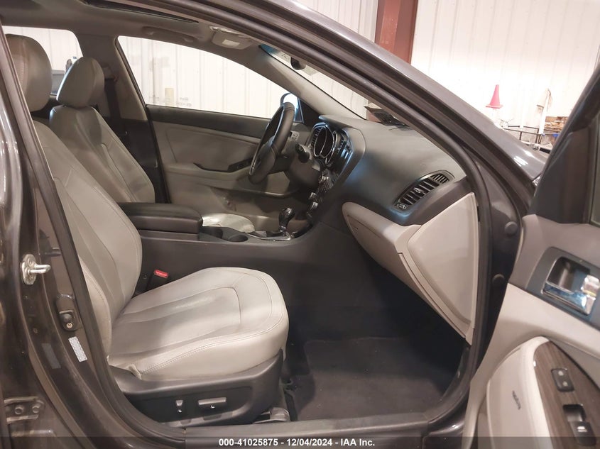 2011 KIA OPTIMA VIN: KNAGN4A75B5128076