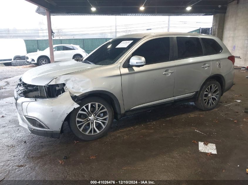 VIN JA4AZ3A32JZ049129 2018 Mitsubishi Outlander, SE no.2