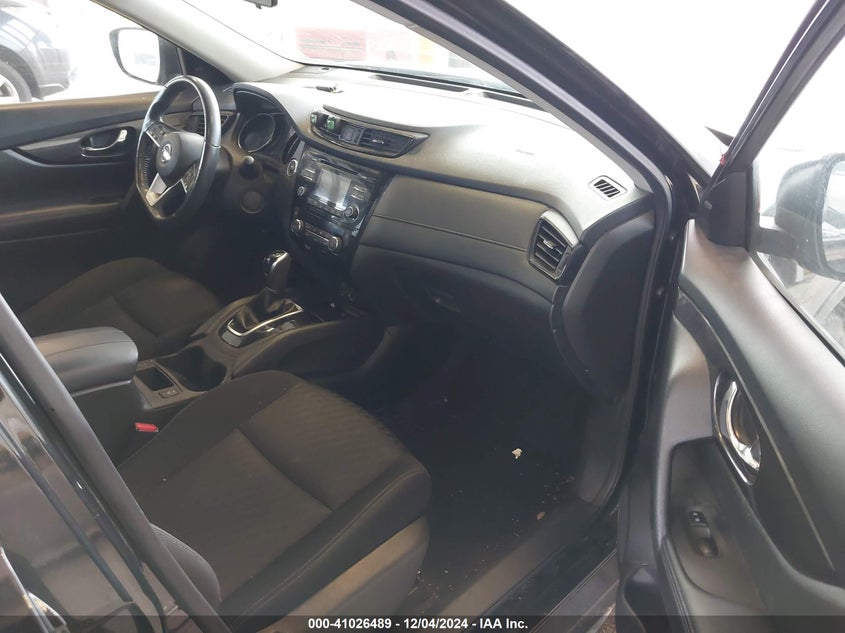 VIN KNMAT2MT3HP591956 2017 NISSAN ROGUE SV