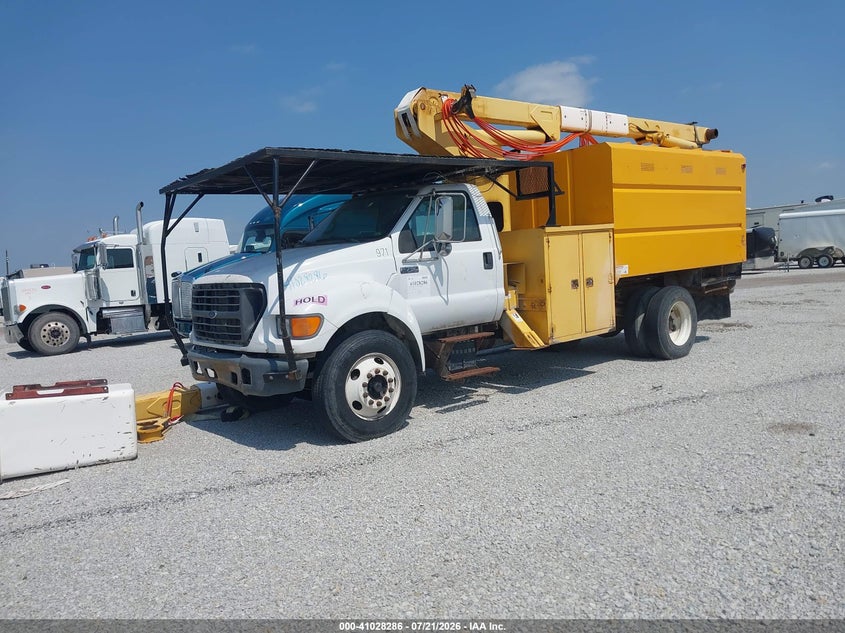 2003 FORD F-750 auction photo 2