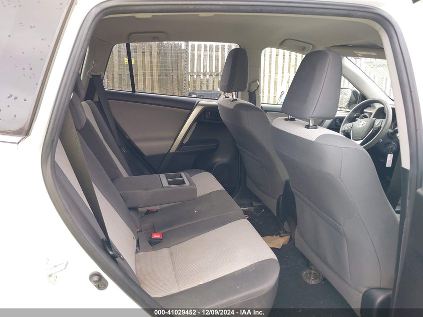 2015 TOYOTA RAV4 LE - JTMBFREV2FD114437