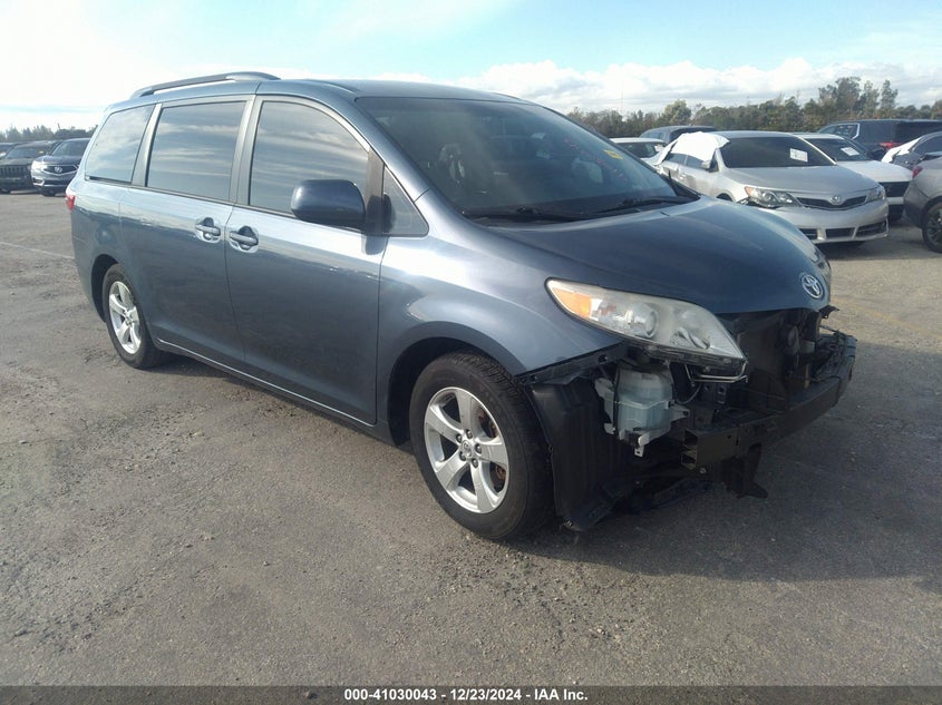 Vin: 5tdkz3dc6hs863236, lot: 41519969, toyota sienna le 8 passenger 2017 img_1
