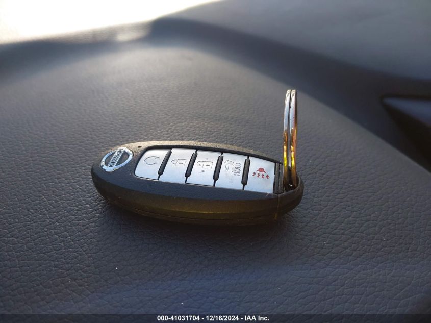 2019 NISSAN ROGUE SV - 5N1AT2MV1KC817150