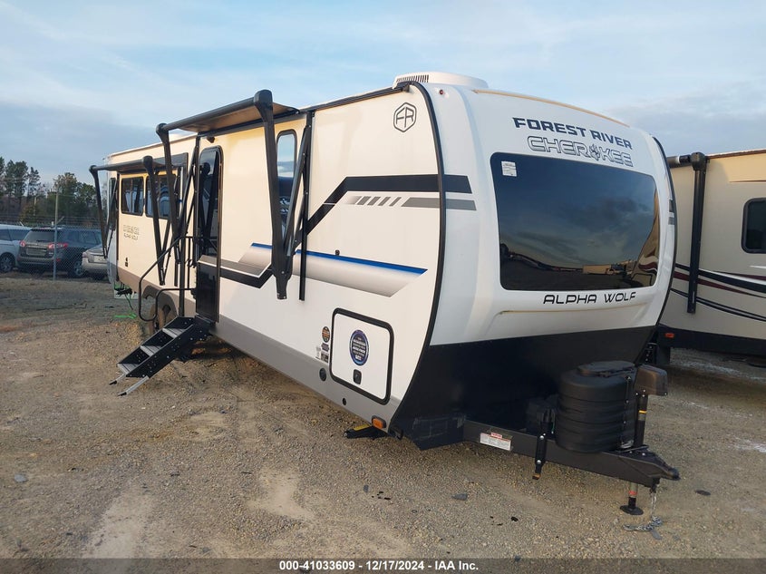 2025 FOREST RIVER CHEROKEE ALPHA WOLF  (VIN: 5ZT2CKRB1S2014785)