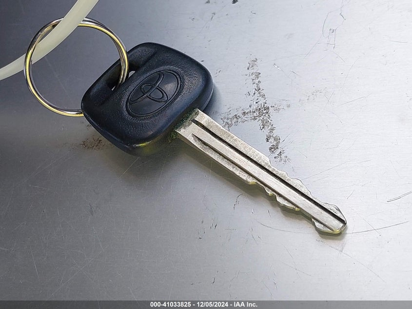 2005 Toyota Camry Std VIN: JTDBE32K453000695 Lot: 41033825