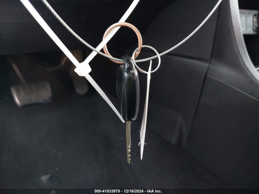 2017 Toyota Corolla Le VIN: 5YFBURHE2HP627236 Lot: 41033978