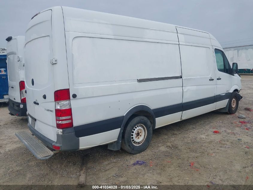 VIN WD3PE8DE4E5896263 2014 Mercedes-Benz Sprinter 2... no.4