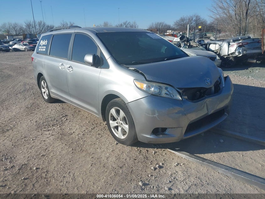 Vin: 5tdkz3dc0hs790977, lot: 41525980, toyota sienna le 8 passenger 2017 img_1