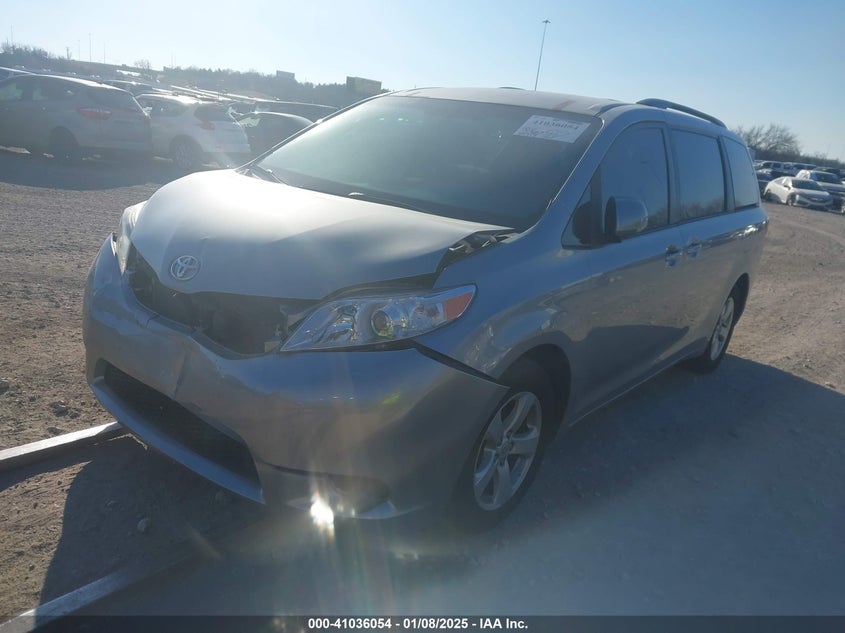 Vin: 5tdkz3dc0hs790977, lot: 41525980, toyota sienna le 8 passenger 20172
