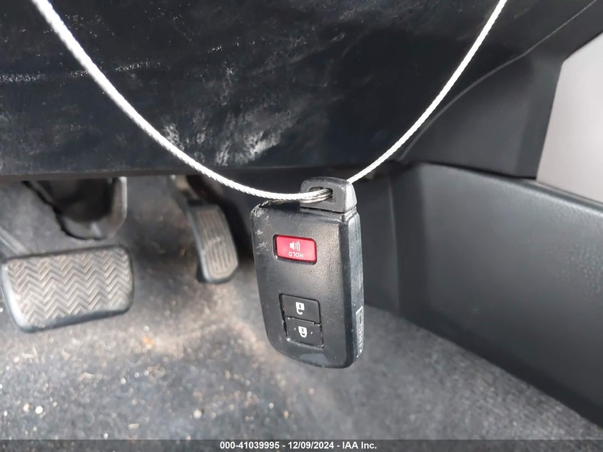 2017 TOYOTA RAV4 HYBRID XLE - JTMRJREV2HD066292