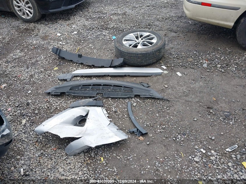 2017 TOYOTA RAV4 HYBRID XLE - JTMRJREV2HD066292