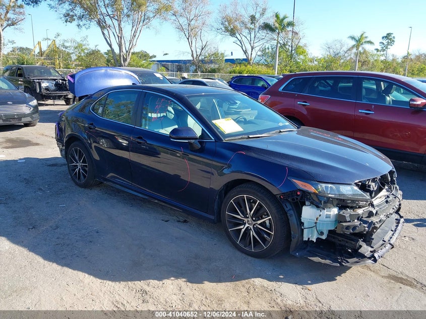 2022 TOYOTA CAMRY  (VIN: 4T1T11AK7NU641562)