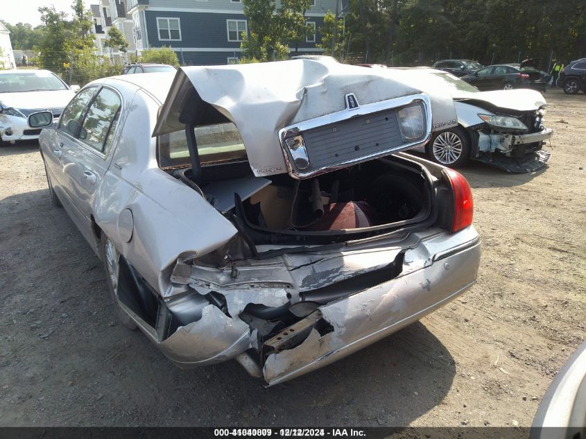 2004 Lincoln Town Car Signature VIN: 1LNHM81W94Y656211 Lot: 41040809