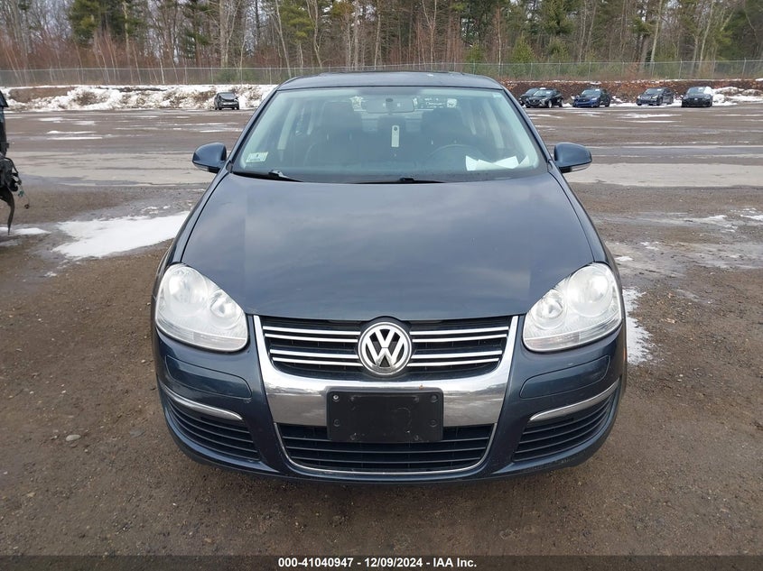 2010 VOLKSWAGEN JETTA VIN: 3VWRZ7AJ8AM011952