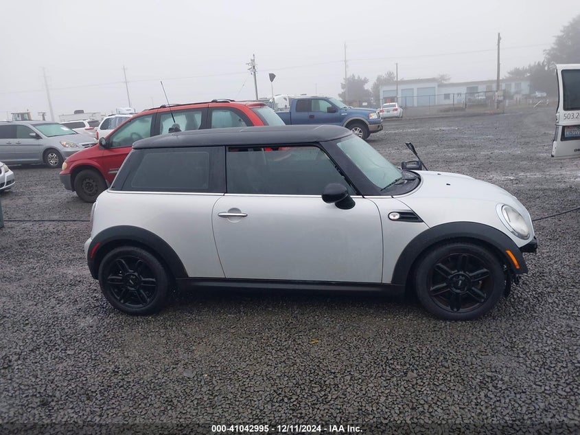2012 MINI COOPER VIN: WMWSU3C55CT261484