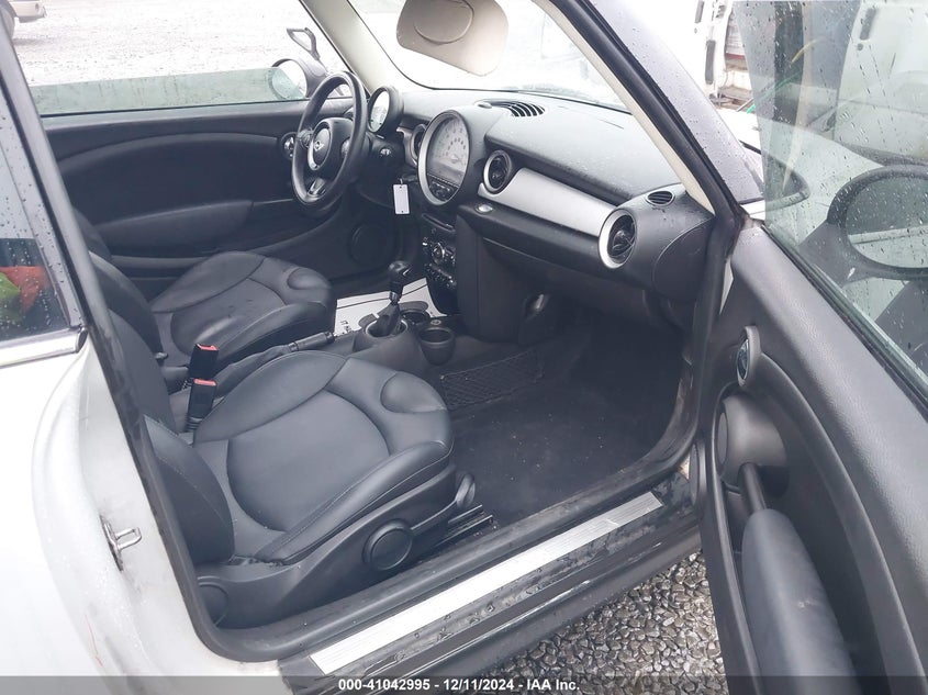 2012 MINI COOPER VIN: WMWSU3C55CT261484