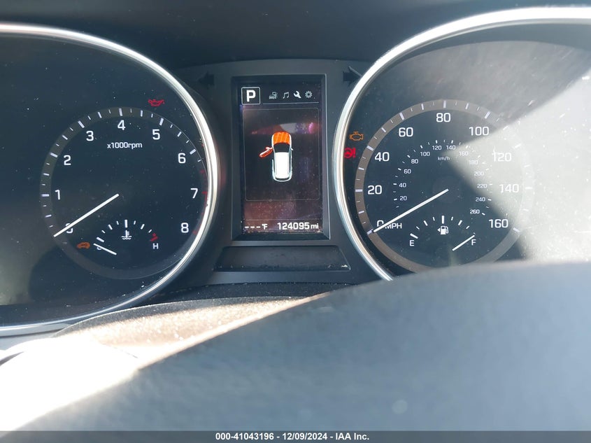 2017 Hyundai Santa Fe Sport 2.4L VIN: 5NMZUDLB8HH019990 Lot: 41043196