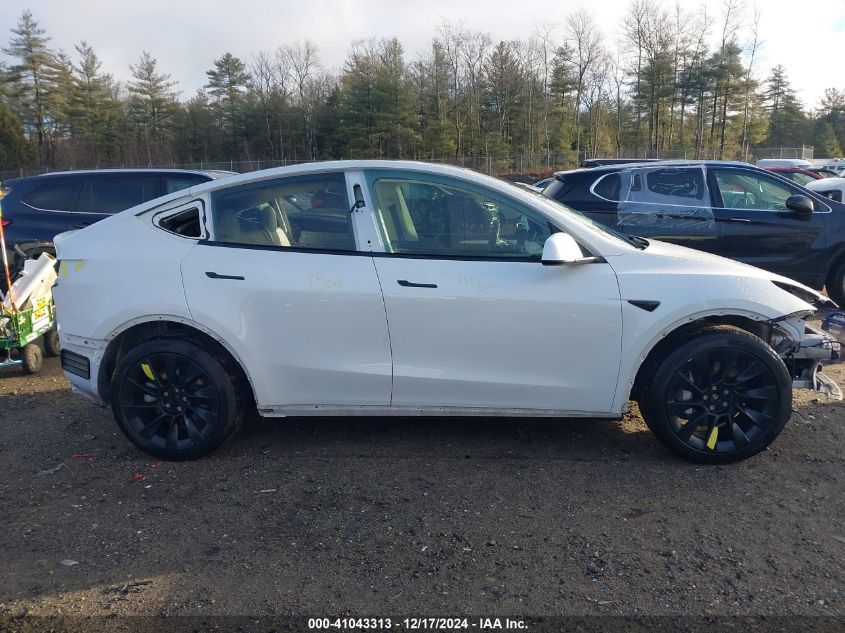 2022 Tesla Model Y Long Range Dual Motor All-Wheel Drive VIN: 7SAYGDEE9NF543255 Lot: 41043313